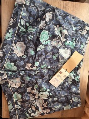 NWT Burberry Queenswood Navy Floral Print Women’s Shorts size 10